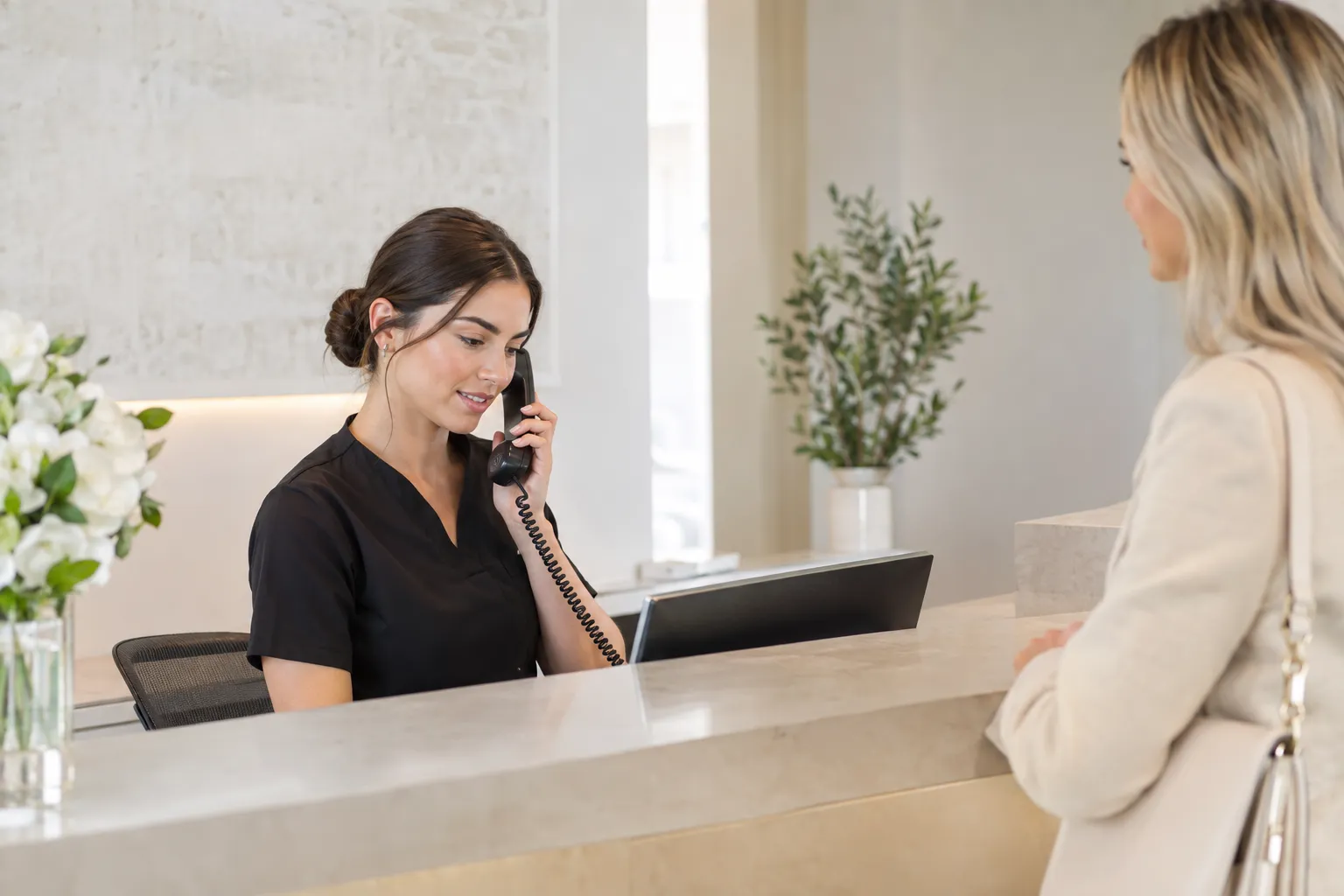 Assistente vocale per centro estetico: come non perdere più le chiamate durante i trattamenti